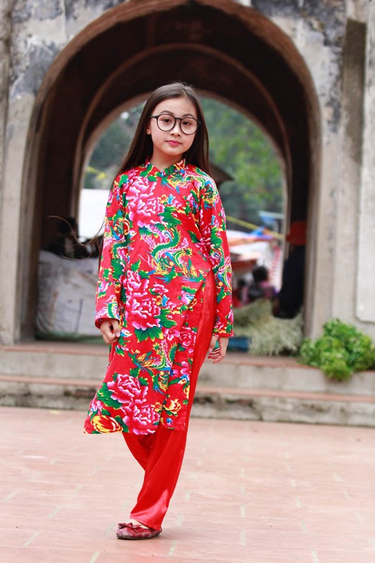 Ngam be mac ao dai chuan bi don Tet cuc dang yeu-Hinh-10